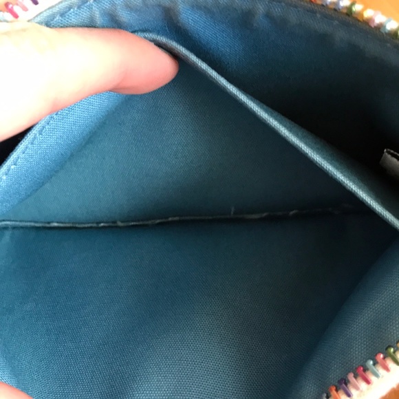 Disney Dooney & Bourke - 👸🏻👸🏼👸🏾 - Picture 5 of 7